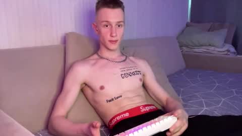 Snapshot of travis_gracile chatting on May 6, 2026, 9:36 am Travis online show from May 6, 2026, 9:36 am