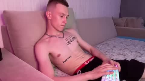 Snapshot of travis_gracile chatting on May 10, 2026, 8:08 am Travis online show from May 10, 2026, 8:08 am