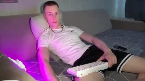Travis online show from July 5, 2026, 7:26 am