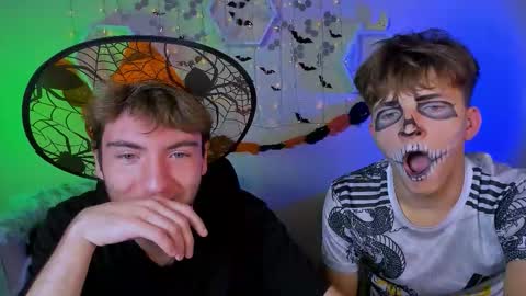 Travis online show from October 23, 2025, 6:39 pm