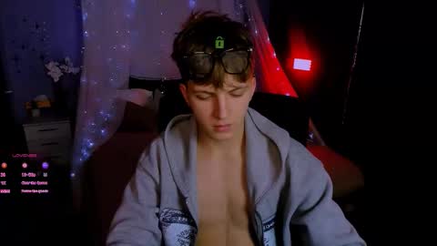 Travis online show from November 5, 2025, 8:09 pm