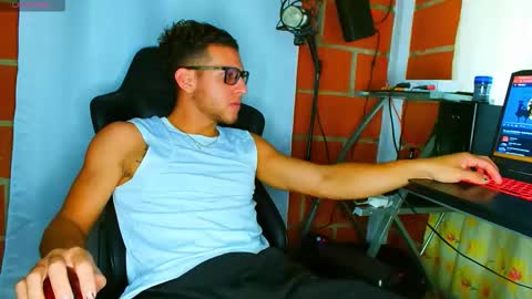 TRAVIS. online show from November 4, 2025, 9:36 pm