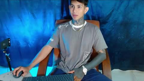 TRAV - INDEPENDENT MODEL online show from December 26, 2024, 2:37 pm