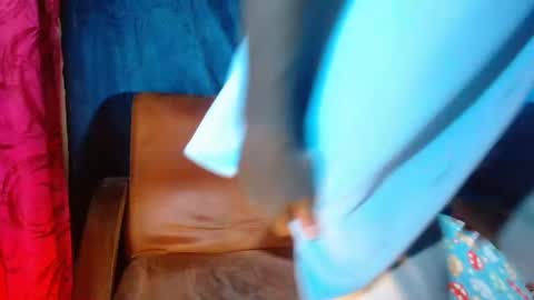 TRAV - INDEPENDENT MODEL online show from February 5, 2025, 9:29 pm