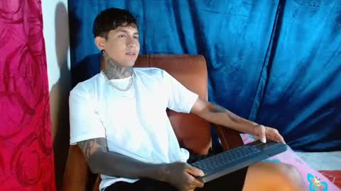 TRAV - INDEPENDENT MODEL online show from February 12, 2025, 9:54 pm