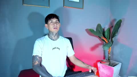 TRAV - INDEPENDENT MODEL online show from February 27, 2025, 9:25 pm