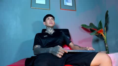 TRAV - INDEPENDENT MODEL online show from March 1, 2025, 1:11 am