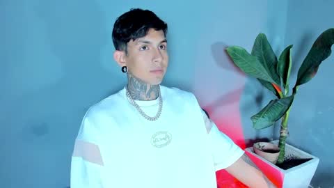 TRAV - INDEPENDENT MODEL online show from March 11, 2025, 9:37 pm