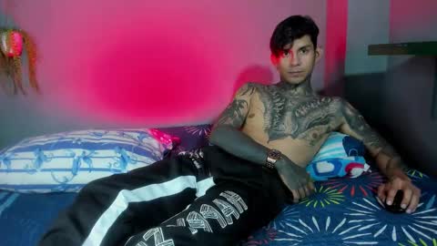 TRAV - INDEPENDENT MODEL online show from October 1, 2025, 1:00 am