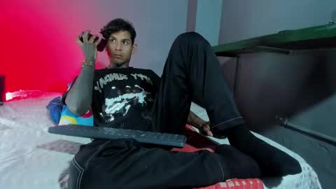 TRAV - INDEPENDENT MODEL online show from October 4, 2025, 1:14 am