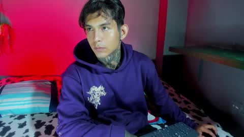 TRAV - INDEPENDENT MODEL online show from October 6, 2025, 2:20 am