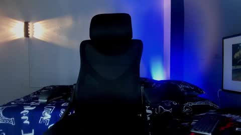 TRAV - INDEPENDENT MODEL online show from November 12, 2025, 7:09 am