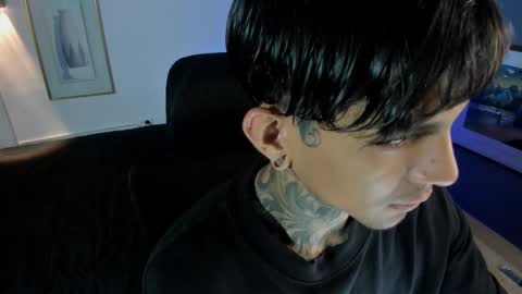 TRAV - INDEPENDENT MODEL online show from November 29, 2025, 3:20 am