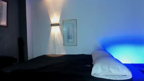 TRAV - INDEPENDENT MODEL online show from November 30, 2025, 6:34 pm