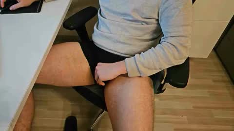 tree1989 online show from December 29, 2024, 9:41 pm