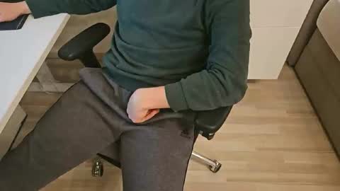 tree1989 online show from February 3, 2025, 7:00 pm