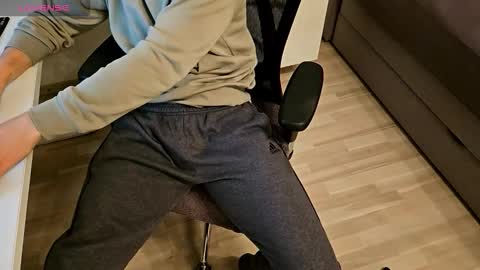 tree1989 online show from November 4, 2025, 6:51 pm