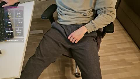 tree1989 online show from November 8, 2025, 8:18 pm