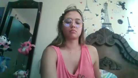 Snapshot of triana_bell chatting on December 7, 2024, 9:33 pm triana_bell online show from December 7, 2024, 9:33 pm