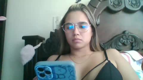 Snapshot of triana_bell chatting on December 13, 2024, 5:00 pm triana_bell online show from December 13, 2024, 5:00 pm