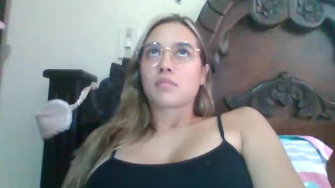 Snapshot of triana_bell chatting on December 14, 2024, 9:35 pm triana_bell online show from December 14, 2024, 9:35 pm