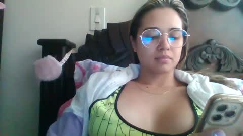 Snapshot of triana_bell chatting on December 16, 2024, 6:38 pm triana_bell online show from December 16, 2024, 6:38 pm