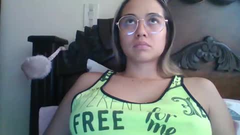 Snapshot of triana_bell chatting on February 28, 2025, 5:59 pm triana_bell online show from February 28, 2025, 5:59 pm