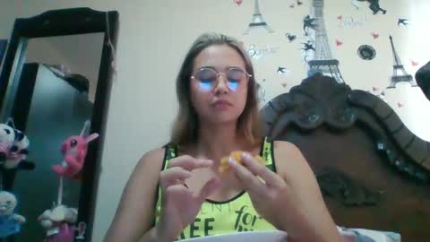 Snapshot of triana_bell chatting on February 28, 2025, 9:01 pm triana_bell online show from February 28, 2025, 9:01 pm