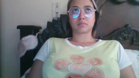 Snapshot of triana_bell chatting on March 9, 2025, 3:49 pm triana_bell online show from March 9, 2025, 3:49 pm