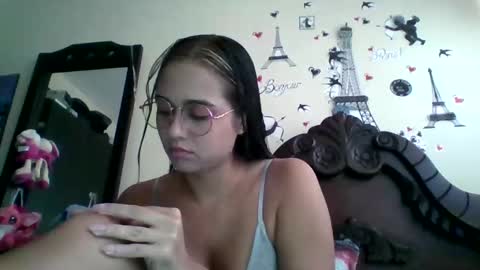 Snapshot of triana_bell chatting on October 2, 2025, 5:31 pm triana_bell online show from October 2, 2025, 5:31 pm