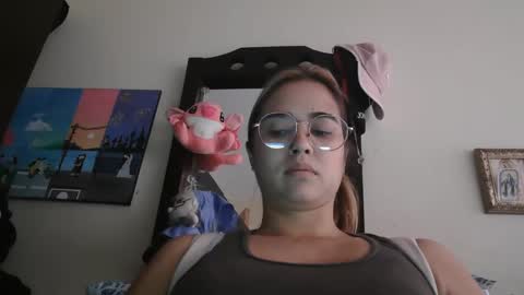 triana_bell online show from February 15, 2026, 6:04 pm