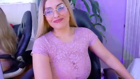 triana_crimson online show from July 18, 2026, 12:04 am