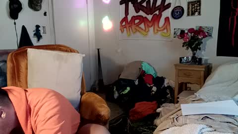 Snapshot of trillnonymau5 chatting on December 9, 2024, 7:18 pm trillnonymau5 online show from December 9, 2024, 7:18 pm