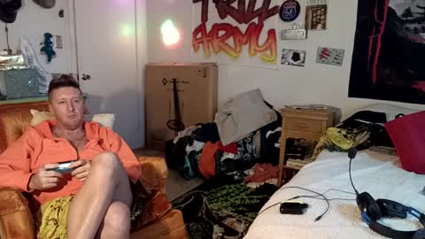 Snapshot of trillnonymau5 chatting on December 20, 2024, 10:22 pm trillnonymau5 online show from December 20, 2024, 10:22 pm