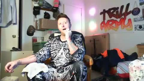 Snapshot of trillnonymau5 chatting on January 30, 2025, 12:18 am trillnonymau5 online show from January 30, 2025, 12:18 am