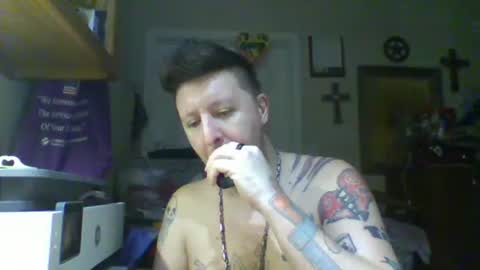 Snapshot of trillnonymau5 chatting on February 25, 2025, 7:31 am trillnonymau5 online show from February 25, 2025, 7:31 am