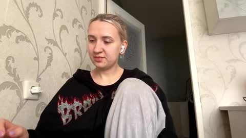 Camilla online show from October 30, 2025, 7:32 am