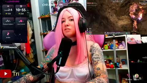 Snapshot of trinitykatze chatting on April 7, 2026, 5:24 pm Trin Kat pet online show from April 7, 2026, 5:24 pm