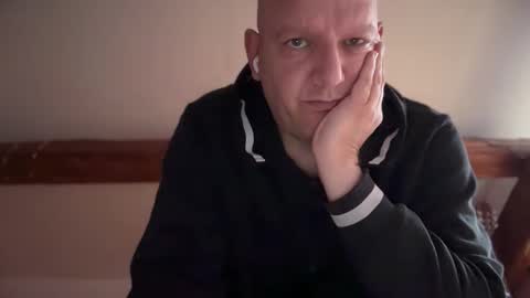 Triton online show from October 19, 2025, 1:34 pm