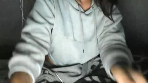 trixiebayeserra online show from October 15, 2025, 4:34 am
