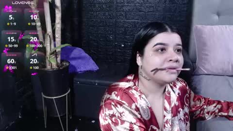 Snapshot of trixxiee_ chatting on October 9, 2025, 10:02 am trixxiee_ online show from October 9, 2025, 10:02 am