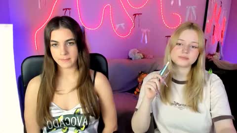 Trixy online show from March 25, 2026, 1:28 pm