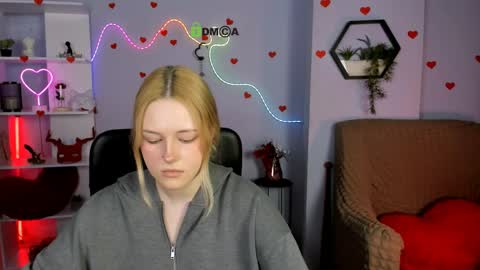 Trixy online show from April 8, 2026, 12:05 pm