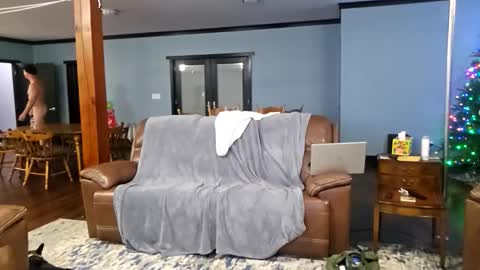 Snapshot of trojanswingers chatting on November 28, 2025, 5:43 am trojanswingers online show from November 28, 2025, 5:43 am