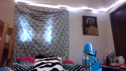 Snapshot of truckerswifetobe chatting on December 15, 2024, 3:20 pm TruckersWifeToBe online show from December 15, 2024, 3:20 pm