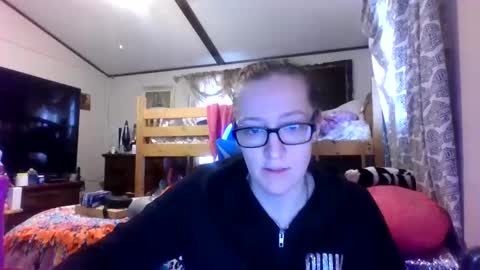 Snapshot of truckerswifetobe chatting on December 18, 2024, 5:52 pm TruckersWifeToBe online show from December 18, 2024, 5:52 pm