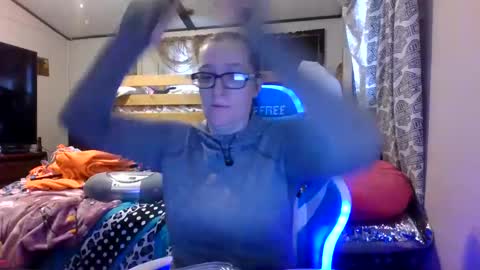 Snapshot of truckerswifetobe chatting on December 19, 2024, 5:08 pm TruckersWifeToBe online show from December 19, 2024, 5:08 pm