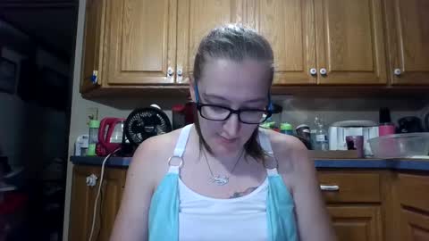 Snapshot of truckerswifetobe chatting on October 1, 2025, 2:39 am TruckersWifeToBe online show from October 1, 2025, 2:39 am