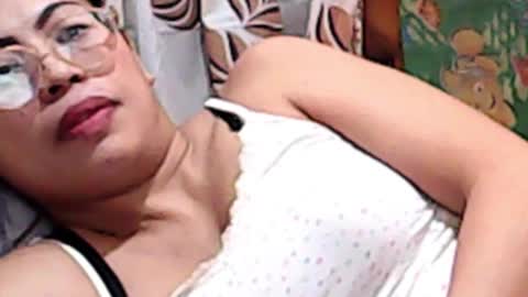 Snapshot of truefilipinabeauty chatting on October 8, 2025, 12:52 am emily online show from October 8, 2025, 12:52 am