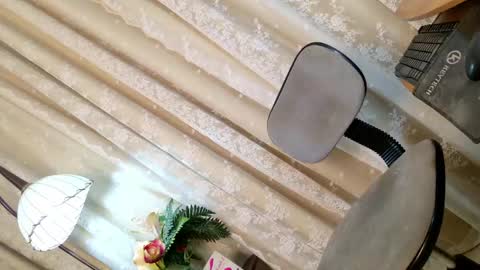 Chloe online show from April 19, 2026, 5:07 am